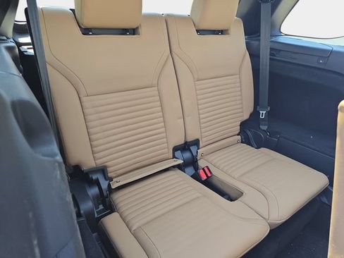 Certified 2024 Land Rover Discovery Dynamic SE AWD/4WD image 16