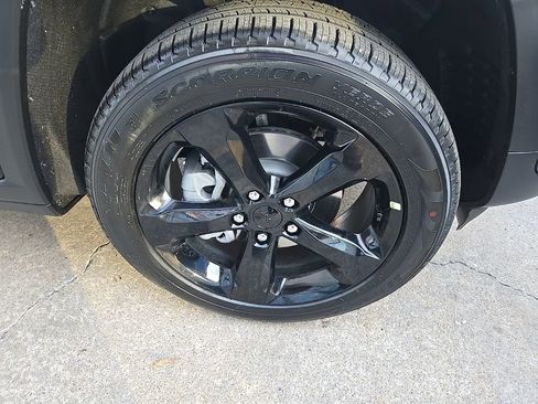 New 2025 Jeep Grand Cherokee Limited w/ Luxury Tech Group II image 25