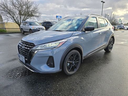 Used 2023 Nissan Kicks SR w/ SR Premium Package image 3