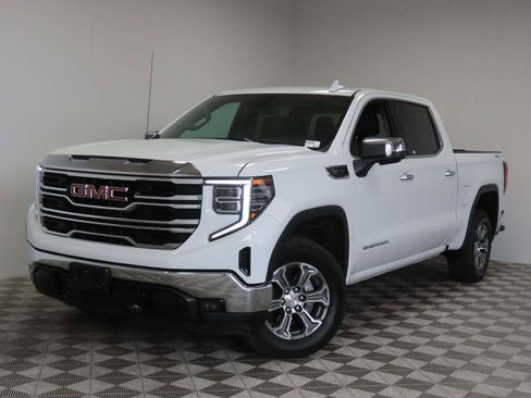 Used 2025 GMC Sierra 1500 SLT image 1