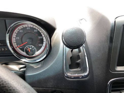 Used 2015 Dodge Grand Caravan American Value Package FWD image 25