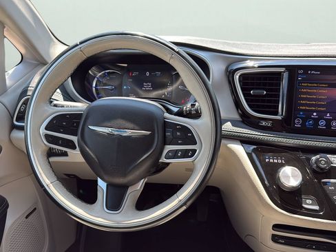 Used 2018 Chrysler Pacifica Limited w/ Advanced Safetytec Group FWD image 12