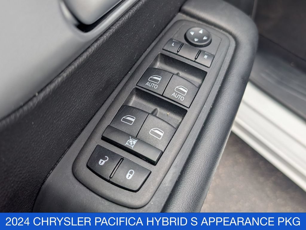 Used 2024 Chrysler Pacifica Limited FWD image 12