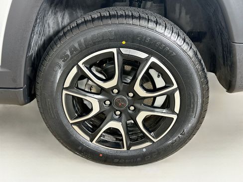 Used 2025 Jeep Compass Trailhawk AWD/4WD image 11