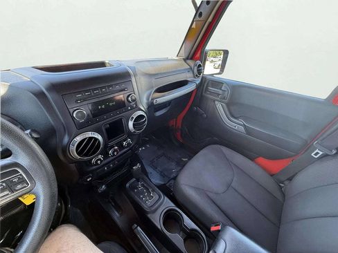 Used 2018 Jeep Wrangler Unlimited Sport AWD/4WD image 18
