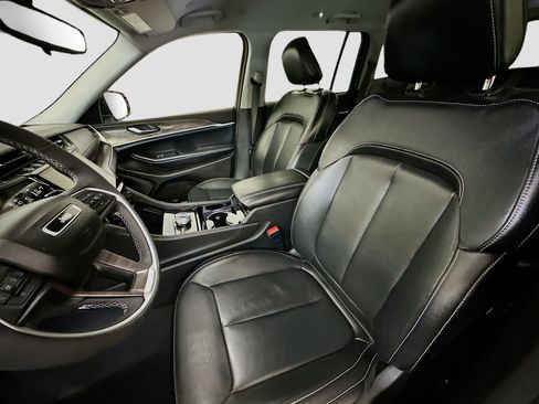 Used 2023 Jeep Grand Cherokee Limited image 13