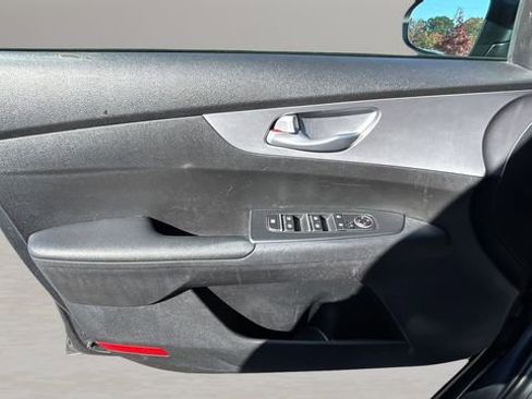 Used 2023 Kia Forte LXS image 17