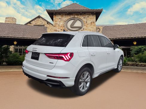 Used 2021 Audi Q3 2.0T Premium w/ Convenience Package image 2