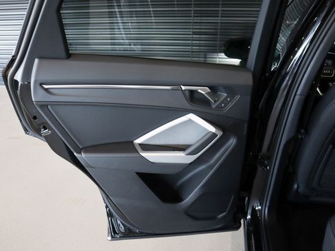 New 2025 Audi Q3 2.0T Premium image 29