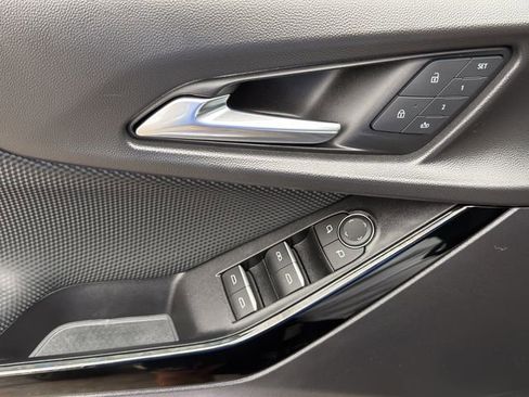 Used 2025 Chevrolet Equinox RS w/ Safety and Technology Package image 22