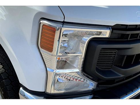 Used 2022 Ford F350 XL w/ Power Equipment Group image 29