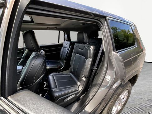Used 2022 Jeep Grand Cherokee L Limited AWD/4WD image 23