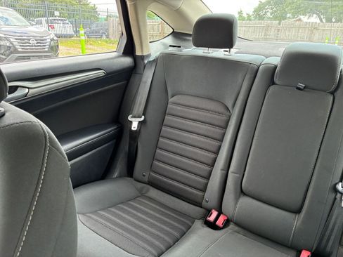Used 2019 Ford Fusion SE FWD image 35