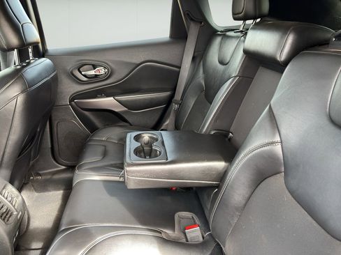 Used 2021 Jeep Cherokee Latitude Plus image 28