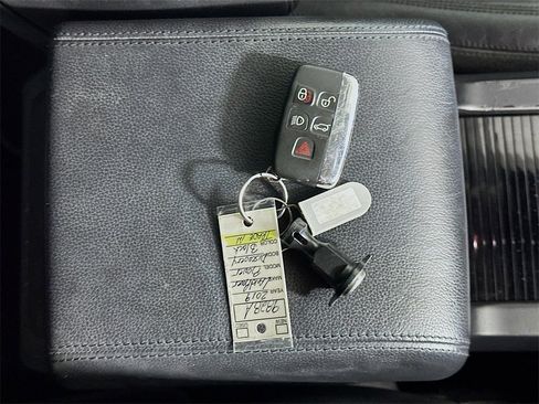 Used 2019 Land Rover Discovery Sport SE image 34