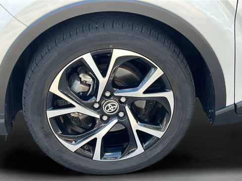 Certified 2021 Toyota C-HR XLE FWD image 25