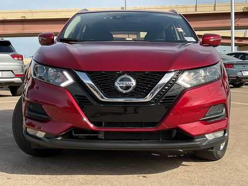 Used 2022 Nissan Rogue Sport SV image 3
