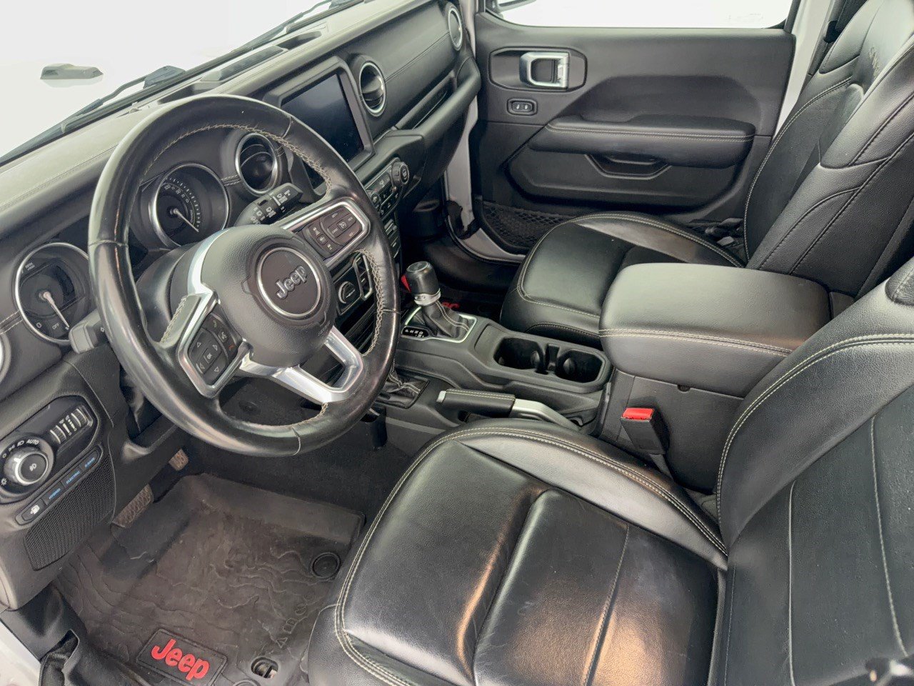 Used 2022 Jeep Wrangler Unlimited Sahara w/ Cold Weather Group AWD/4WD image 4