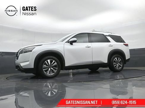 Used 2025 Nissan Pathfinder SL AWD/4WD image 43