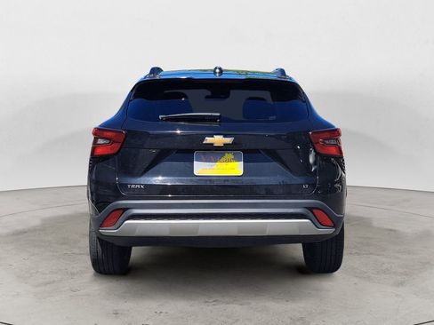 Used 2025 Chevrolet Trax LT w/ LT Convenience Package image 4