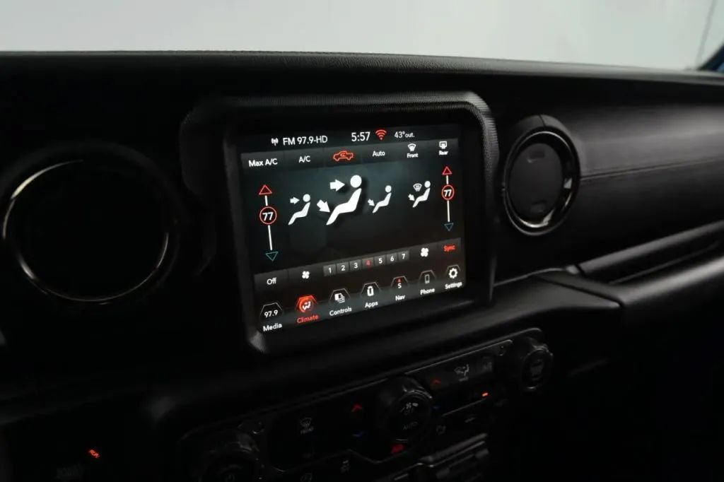 Used 2023 Jeep Gladiator Overland AWD/4WD image 26
