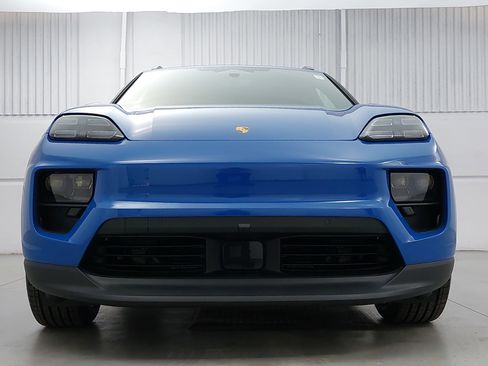 New 2026 Porsche Macan Electric RWD image 10