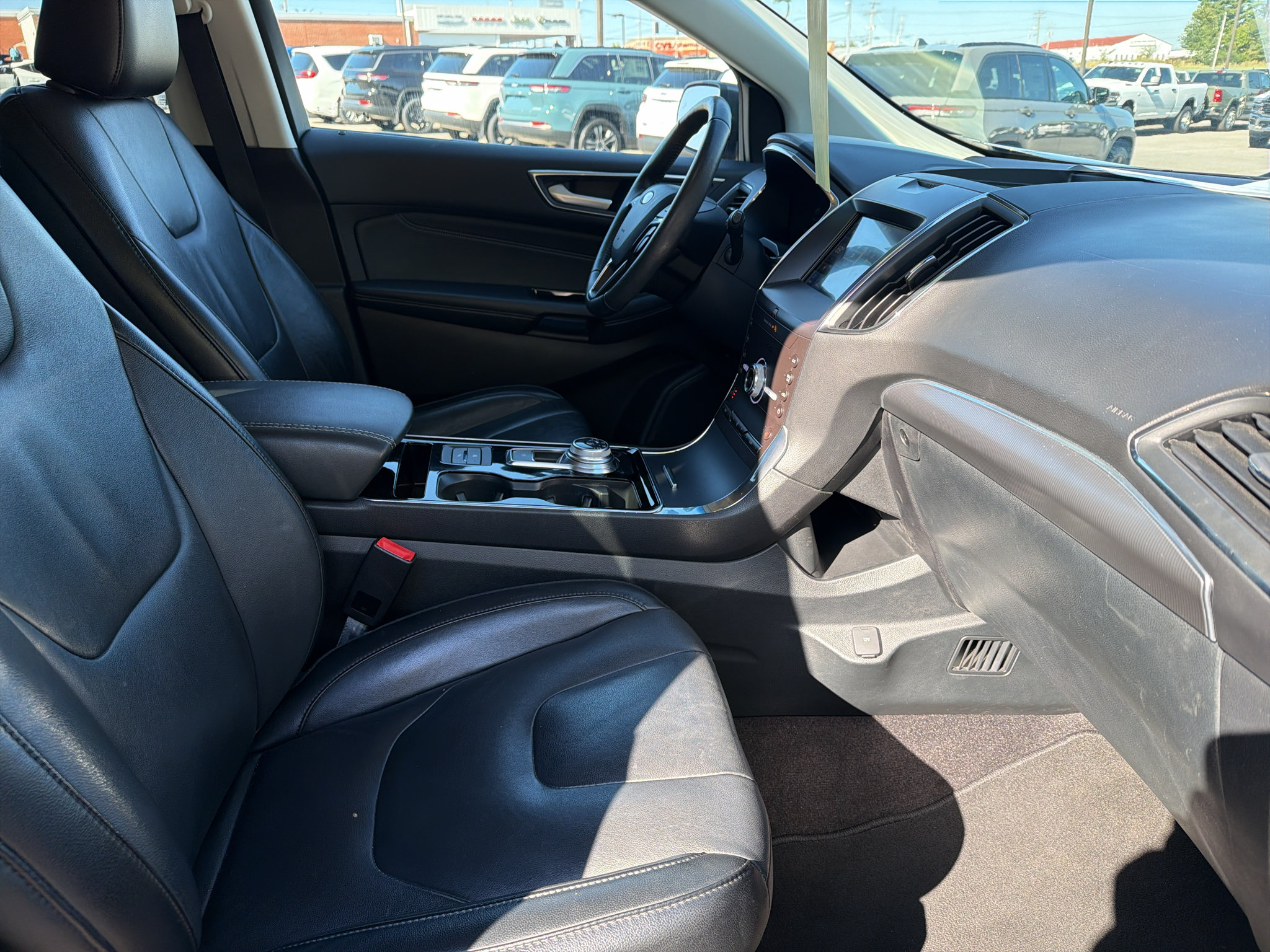 Used 2020 Ford Edge Titanium FWD image 20