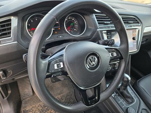 Used 2020 Volkswagen Tiguan SE AWD/4WD image 9