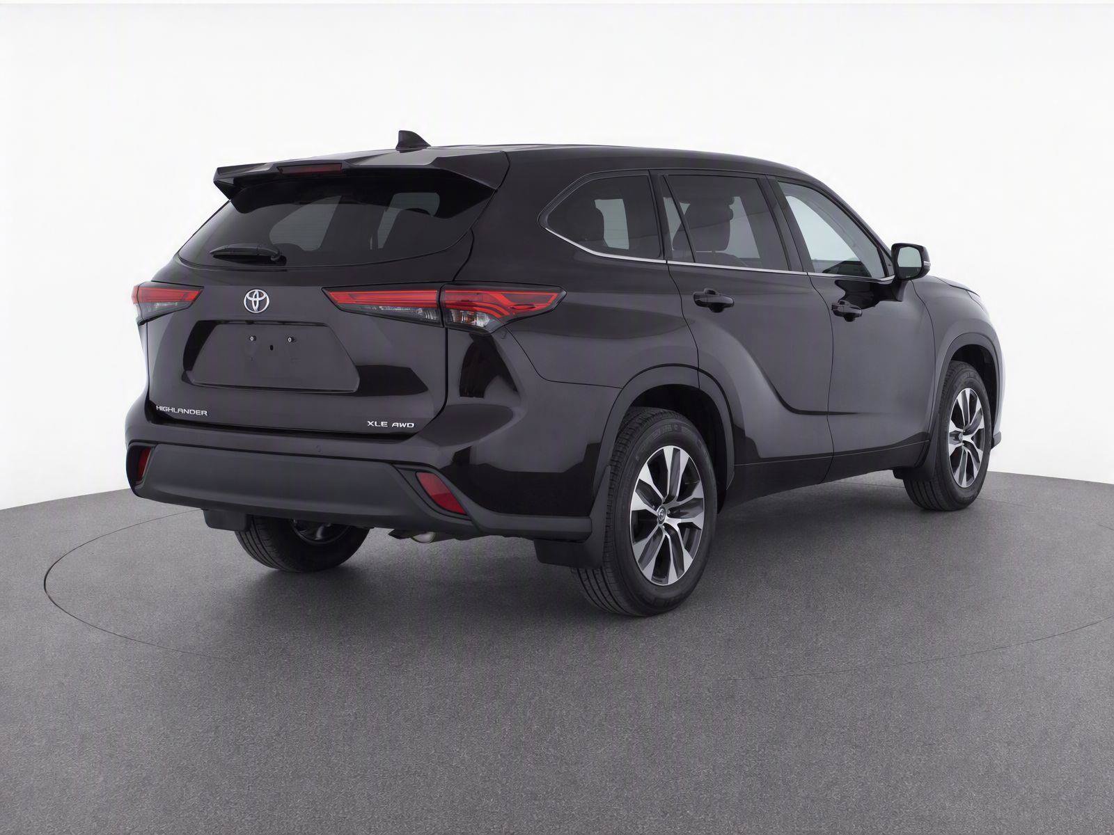 Used 2021 Toyota Highlander XLE AWD/4WD image 8