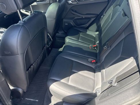 Used 2019 Porsche Macan S image 6