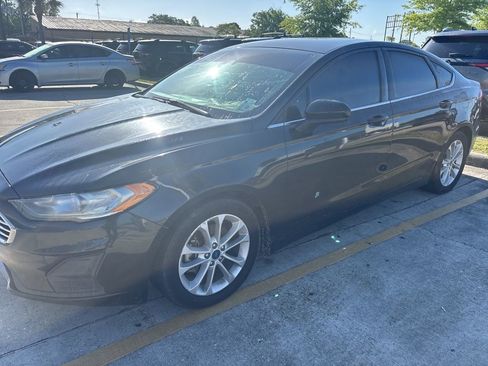 Used 2019 Ford Fusion SE image 1