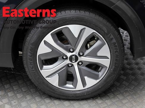 Used 2021 Kia Niro EX w/ Cold Weather Package image 8