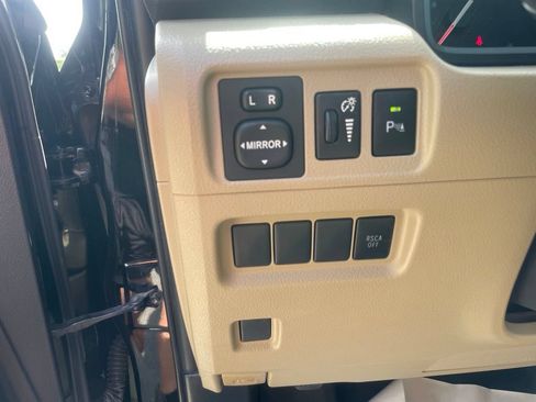Used 2011 Toyota 4Runner SR5 RWD image 20