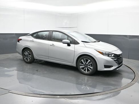 Used 2025 Nissan Versa SV image 7