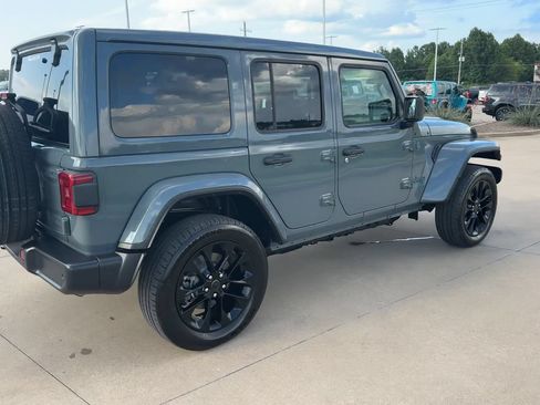 Used 2025 Jeep Wrangler Unlimited Sahara w/ Safety Group AWD/4WD image 9