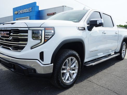 Used 2024 GMC Sierra 1500 SLT AWD/4WD image 1