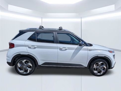Certified 2024 Hyundai Venue Limited FWD image 3
