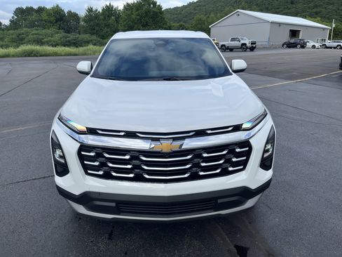 New 2026 Chevrolet Equinox LT image 2