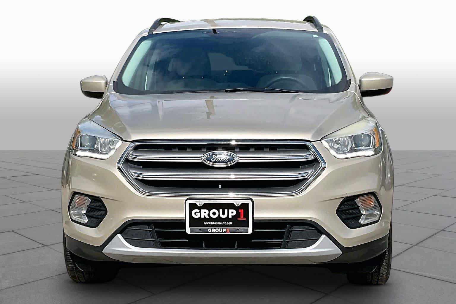 Used 2017 Ford Escape SE w/ Equipment Group 201A FWD image 4