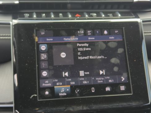 Used 2023 Jeep Grand Cherokee Laredo AWD/4WD image 18