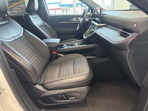 Used 2025 Ford Explorer ST-Line w/ ST-Line Street Pack image 14