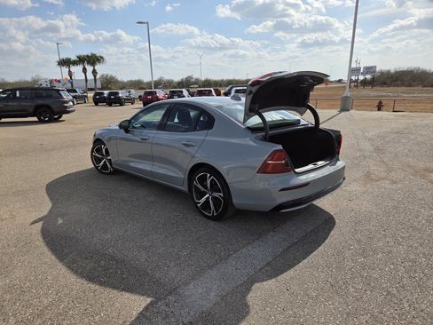 Used 2024 Volvo S60 B5 Plus image 24