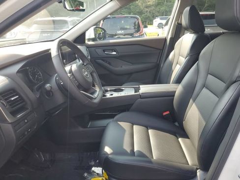 Used 2023 Nissan Rogue SV w/ SV Premium B Package FWD image 14
