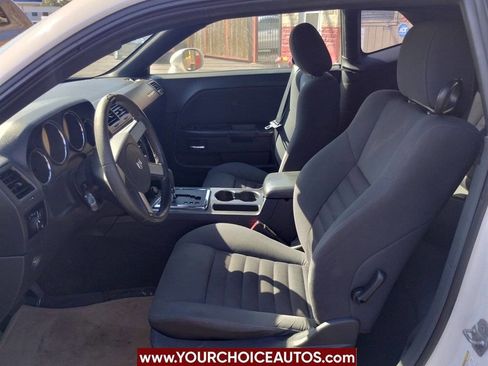 Used 2010 Dodge Challenger SE image 14