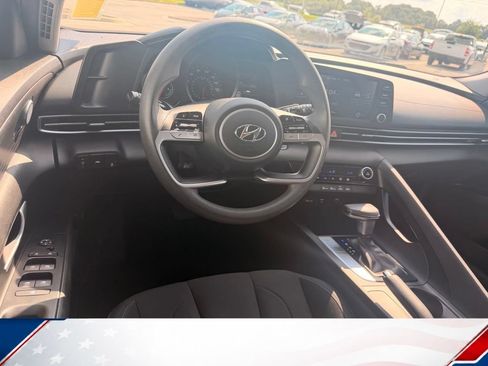 Used 2021 Hyundai Elantra SEL FWD image 14