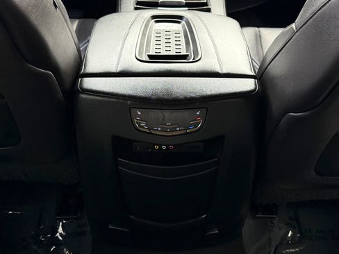 Used 2016 Cadillac Escalade Luxury RWD image 17