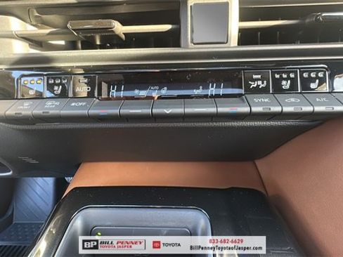 New 2025 Toyota Crown Signia Limited image 20