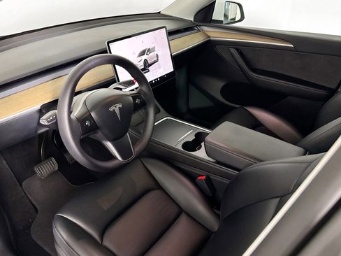 Used 2023 Tesla Model Y Long Range image 5