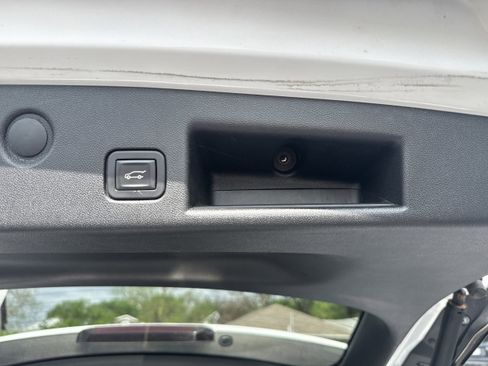 Used 2018 Chevrolet Equinox LT image 11