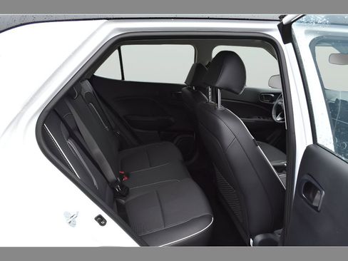 Used 2025 Hyundai Venue Limited FWD image 15